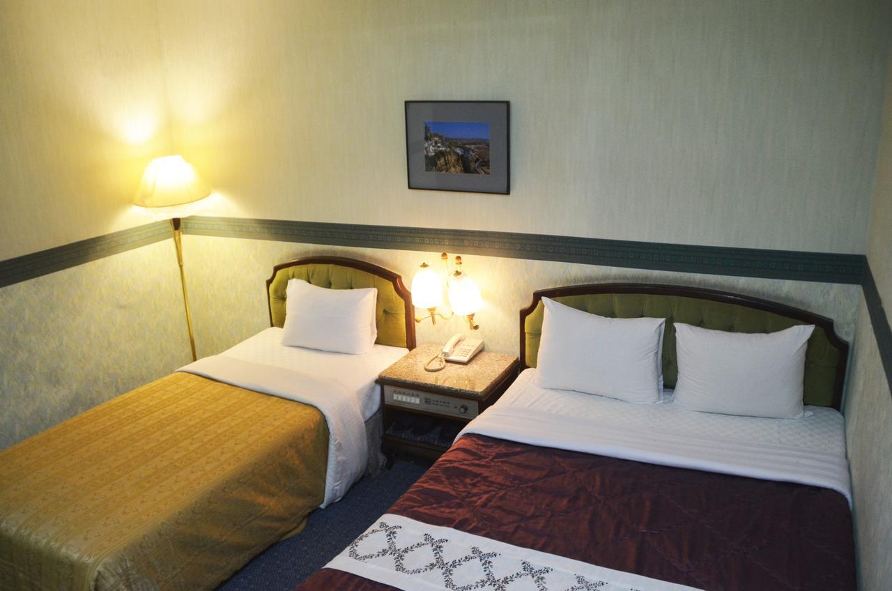 Guang Haw Hotel Tainan Exteriör bild